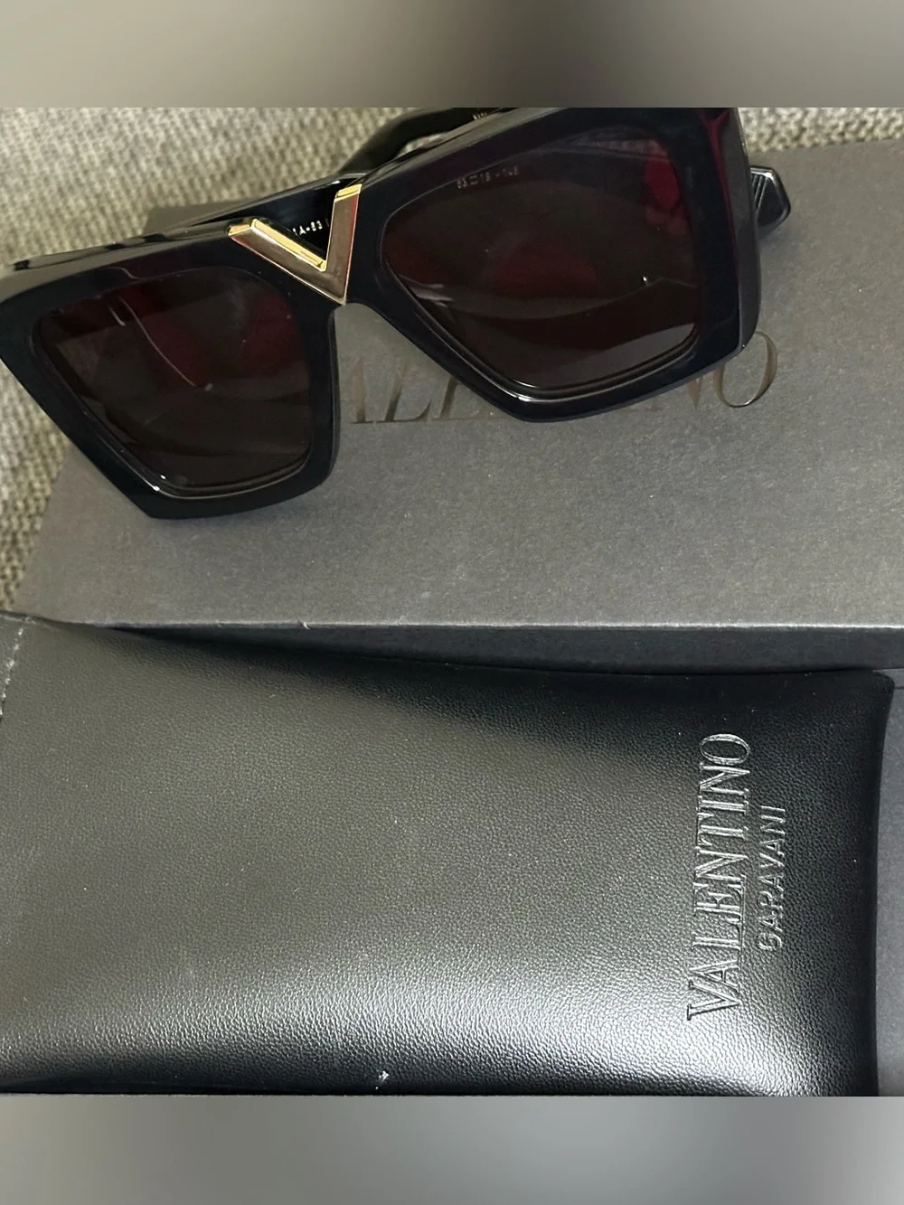 VALENTINO V-GOLDII Oversized Butterfly Sunglasses NIB Authentic Black/Smoke Grey - Picture 6 of 11